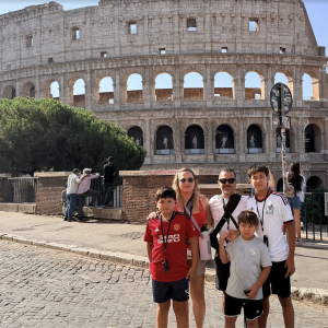 Omar Alonso "Rodriguez, Una experiencia extraordinaria recorriendo el Coliseo, el Foro Romano y la Colina Palatina. La organización de la agencia fue excelente: todo estuvo muy bien coordinado, puntual y sin contratiempos."